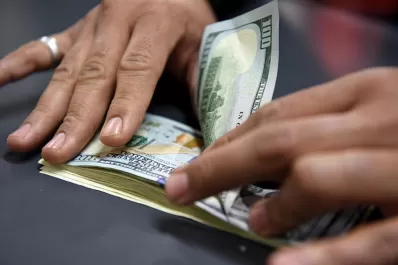 El dólar turista cerró en $ 92,31 y el blue cayó a $ 124