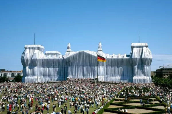 Artes visuales: el artista Christo transformó el paisaje