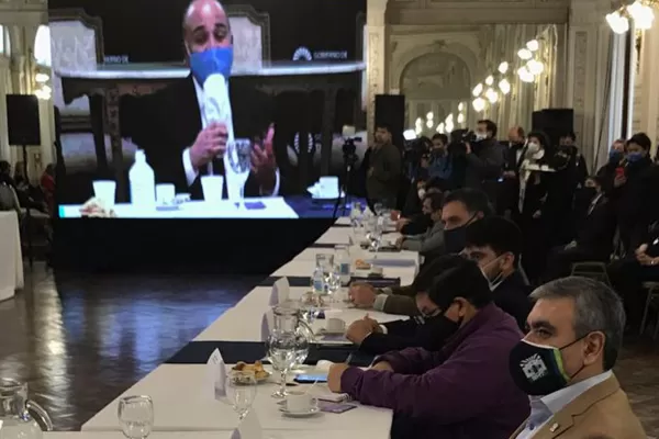 Alfaro, cada vez más “cómodo” en Casa de Gobierno