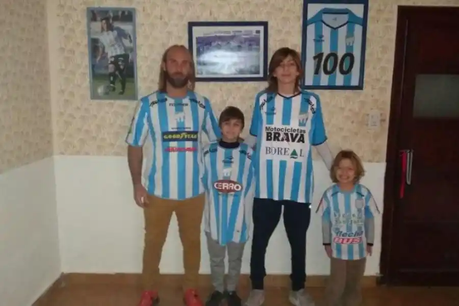 CON SUS HIJOS. Granero con Bastian, Giovanni y Juan Pablo, todos de Atlético. 
