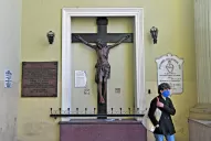 Desde hoy abrirán las iglesias, pero las misas seguirán sin fieles