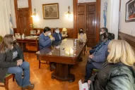 Municipales acuden a la Casa de Gobierno por sus salarios