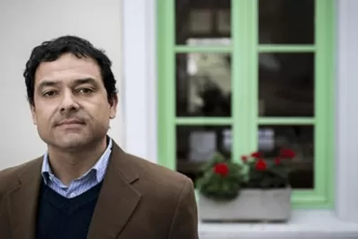 “La economía puede derrumbar el pico de aprobación de Alberto”