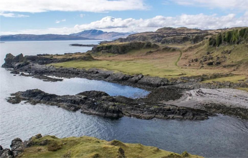 HÁBITAT. En un lago de la isla Kerrera, Escocia, se encontró el fósil. 