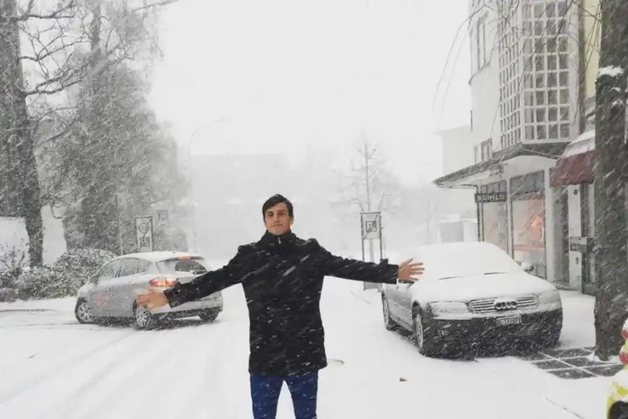 EN SUIZA. Lotti disfruta de la nieve de Wohlen. Allí aprendió italiano y alemán.  