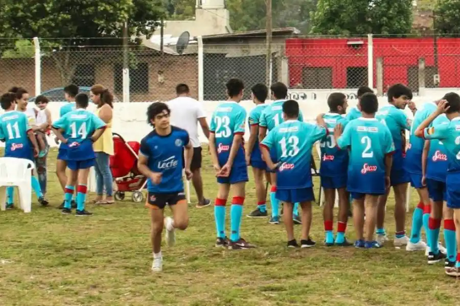 IDENTIDAD. En noviembre, los chicos estrenaron las camisetas de San Miguel.