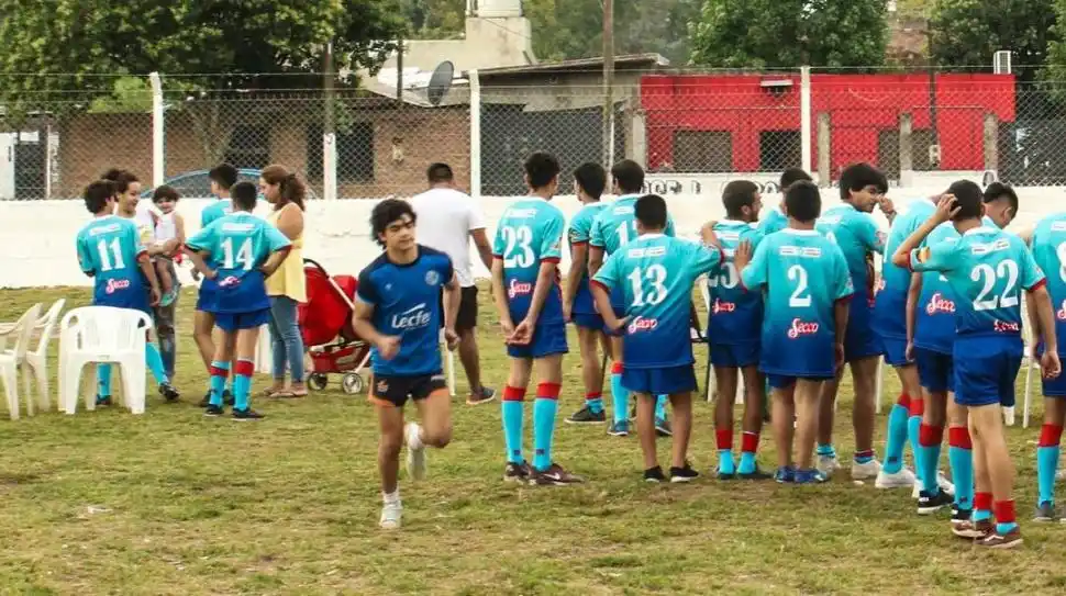 IDENTIDAD. En noviembre, los chicos estrenaron las camisetas de San Miguel.