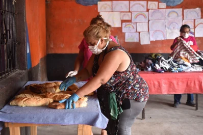 Más 700.000 niños caerán en la pobreza: la historia de una familia del barrio 11 de Marzo