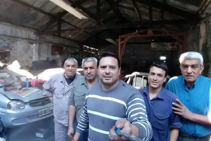 LOS MALDONADO. Una dinastía que empezó a gestarse en una cancha de básquet y ahora se consolida en el taller mecánico de la familia.