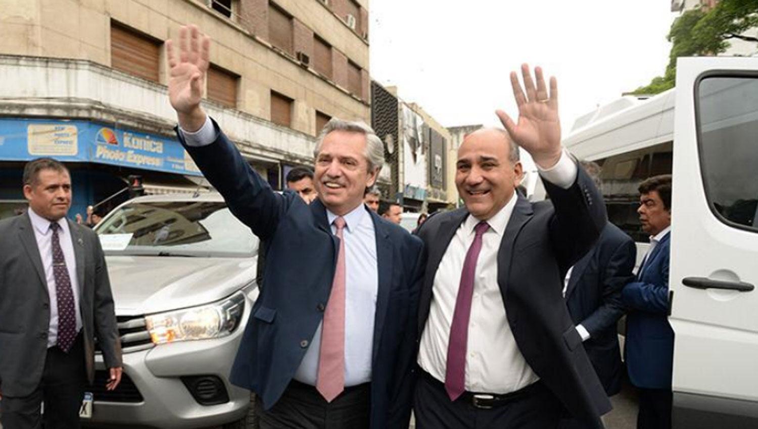 ANTES DEL COVID-19. En octubre pasado, Fernández presenció la reasunción de Manzur como gobernador. Foto: Comunicación Pública