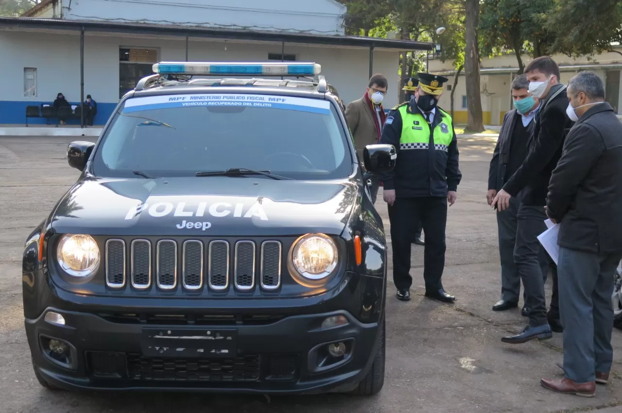 El Ministerio Fiscal le entregó 10 vehículos recuperados del delito a la Policía