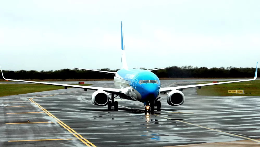 CUIDADOS ESPECIALES. En Aerolíneas Argentinas ya diseñaron un protocolo que prevé los movimientos de los pasajeros tanto en el aeropuerto como dentro del avión.