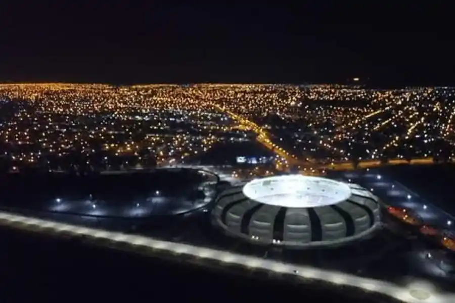 Así se ve el estadio desde las alturas. FACEABOOK.COM/ESTADIOUNICOSANTIAGODELESTERO