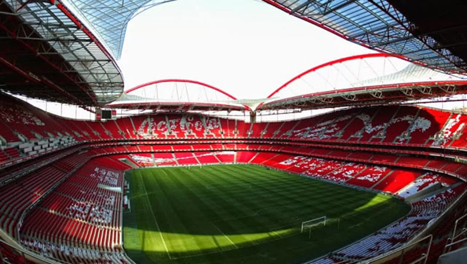 El Estadio da Luz es considerado un escenario de elite y tiene capacidad para 65.000 espectadores. (ARCHIVO))