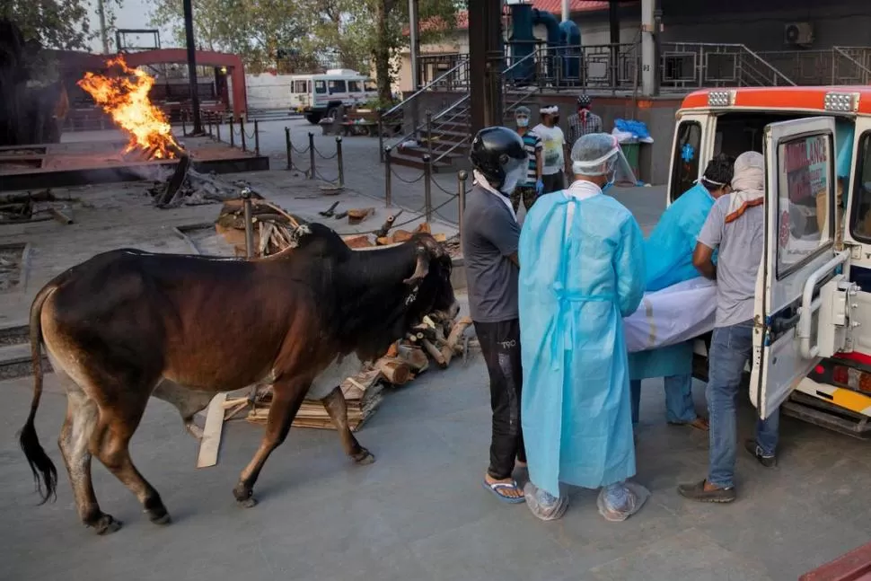 DEBATE. Muchos de los muertos por covid-19 son cremados en la India.  