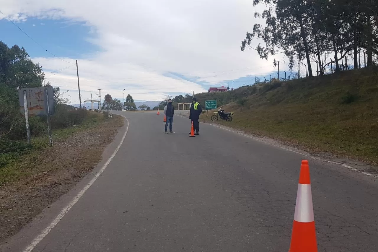 CONTROL. La comuna coordinó operativos sobre la ruta 338, en los accesos a San Javier. Foto tomada de Facebook
