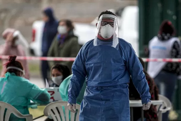 Se registraron 16 nuevos fallecimientos y suman 929 los muertos por coronavirus en el país