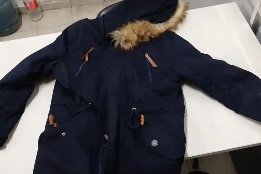 Susto en la madrugada: sonó la alarma, corrió hacia su local y atrapó a un ladrón