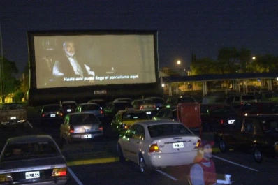 ¡Reservá tu lugar! El viernes empezará a funcionar el autocine de Yerba Buena