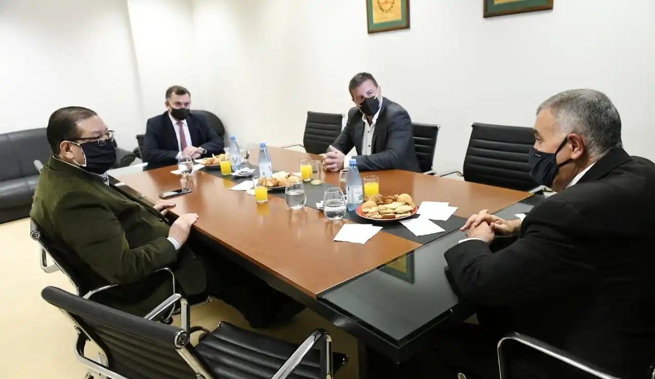 CON EL PJS. El vicegobernador dialogó con legisladores del partido de Alfaro. foto: Prensa Legislatura.