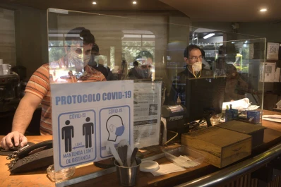 Durante el fin de semana reforzarán los controles en los bares de Tucumán