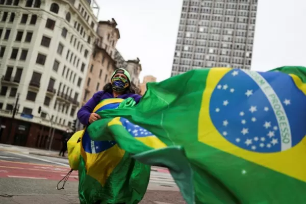 Renunció el ministro de Educación de Brasil, acusado de racismo y de lavado de dinero