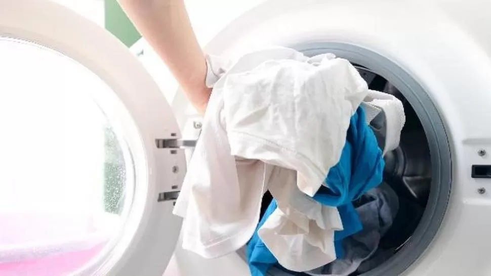 LAVARROPAS. Antes de lavar, fijate qué ciclos de limpieza y de centrifugado figuran en la etiqueta de la prenda. 