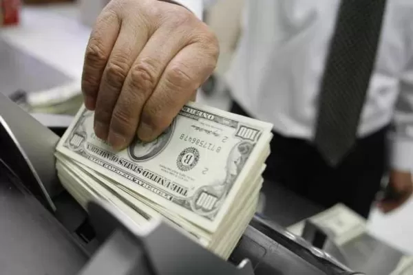 El dólar turista se acerca a los $ 95 y el blue trepó hasta los $ 127