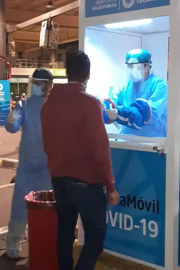 Es probable que haya más pasajeros contagiados, pero todos están aislados, dijeron desde el Siprosa