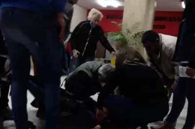 Se descompensó la titular de la Cámara de Comercio durante una protesta frente a SEOC