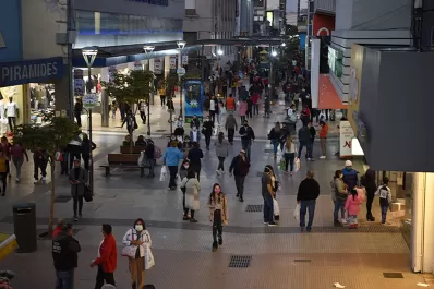 Hubo acuerdo y los comercios trabajan en horario extendido por el Día del Padre