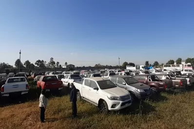 El listado de vehículos secuestrados que serán compactados en lotes de chatarra