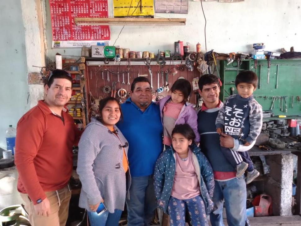 FELICES. Roberto Lamas junto con sus familiares.  