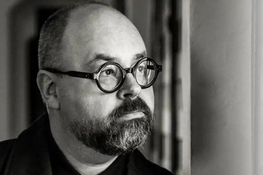 Falleció el escritor español Carlos Ruiz Zafón, autor de varias novelas de éxito