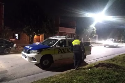 Una enfermera y dos choferes de ambulancia participaban de una fiesta: 17 aprehendidos