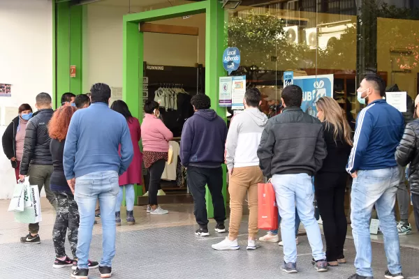 Cuatro mecheras tenían prohibido volver al centro, las vieron y las arrestaron
