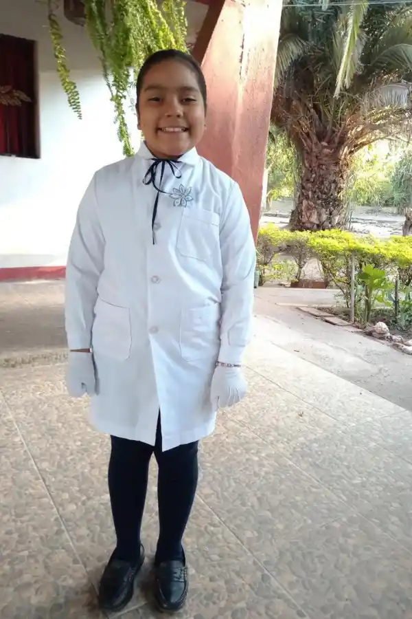 LUCIANA NARANJO. Fue la abanderada de Burruyacú.