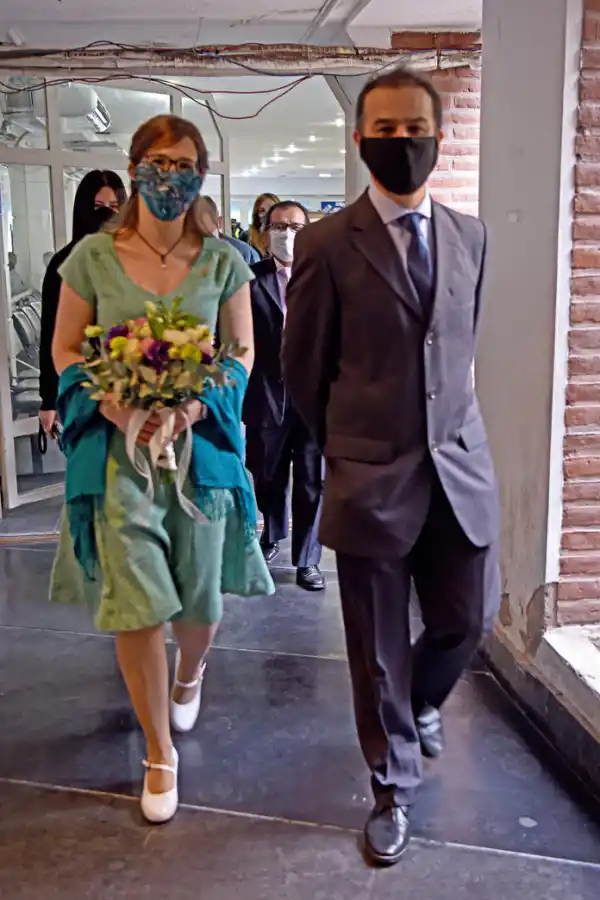 KATHERINA Y JUAN. La alemana y el tucumano fueron los primeros en casarse desde que empezó la cuarentena. 