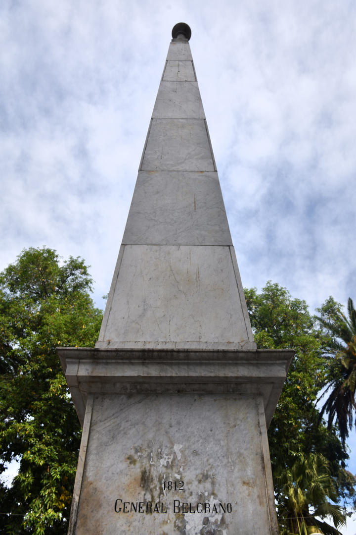  PIRÁMIDE DE CHACABUCO. Encargada por Belgrano en 1817, es el monumento más antiguo.