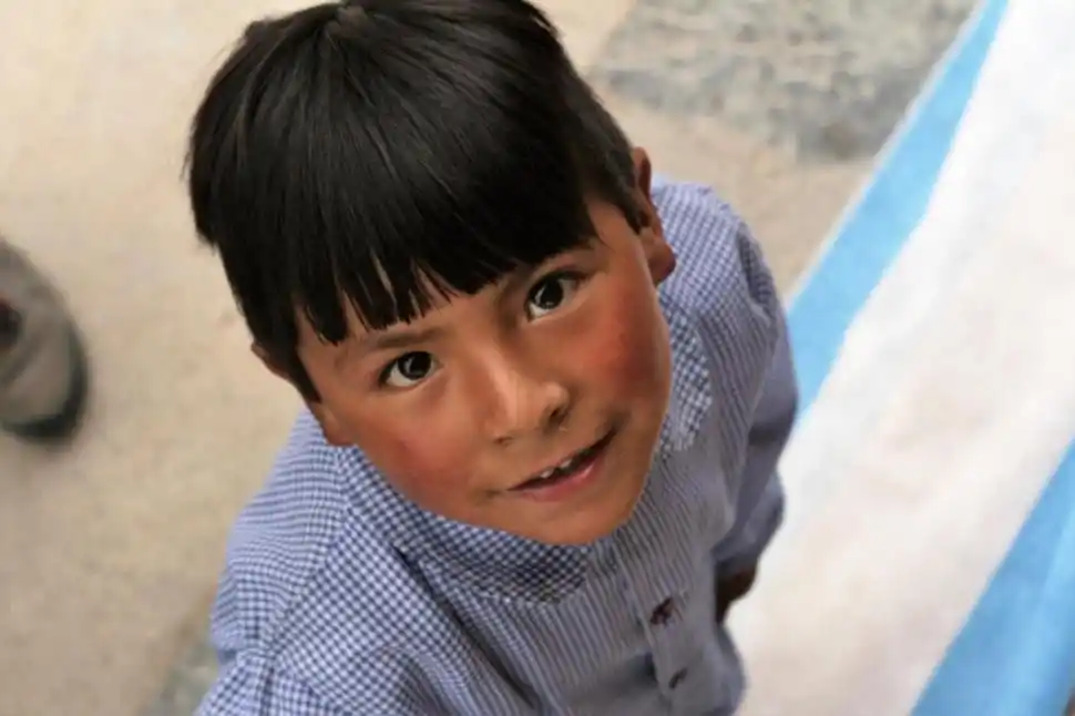 EN LOS ZAZOS. Los niños entonaron coplas de homenaje al prócer.  