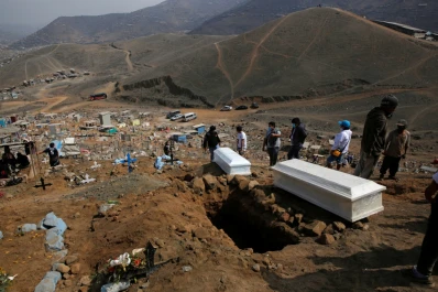 Perú superó la barrera de los 8.000 muertos por coronavirus