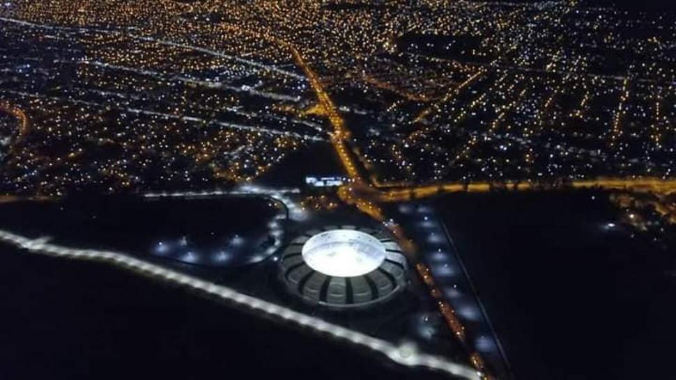 PUNTO DE ATRACCIÓN. El estadio de Santiago, una maravilla a orillas del río Dulce.