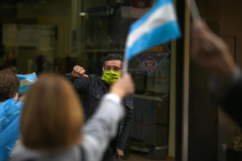 CON BARBIJOS. Los manifestantes no guardaron el distanciamiento. la gaceta / fotos de DIEGO ARAOZ
