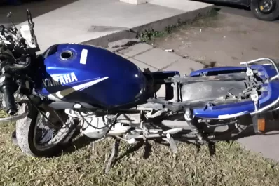 Un joven de 19 años murió al chocar la moto contra una columna del alumbrado público