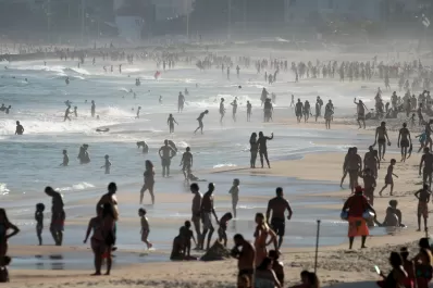 Brasil registra 21.432 casos nuevos de coronavirus y las muertes superan las 51.000