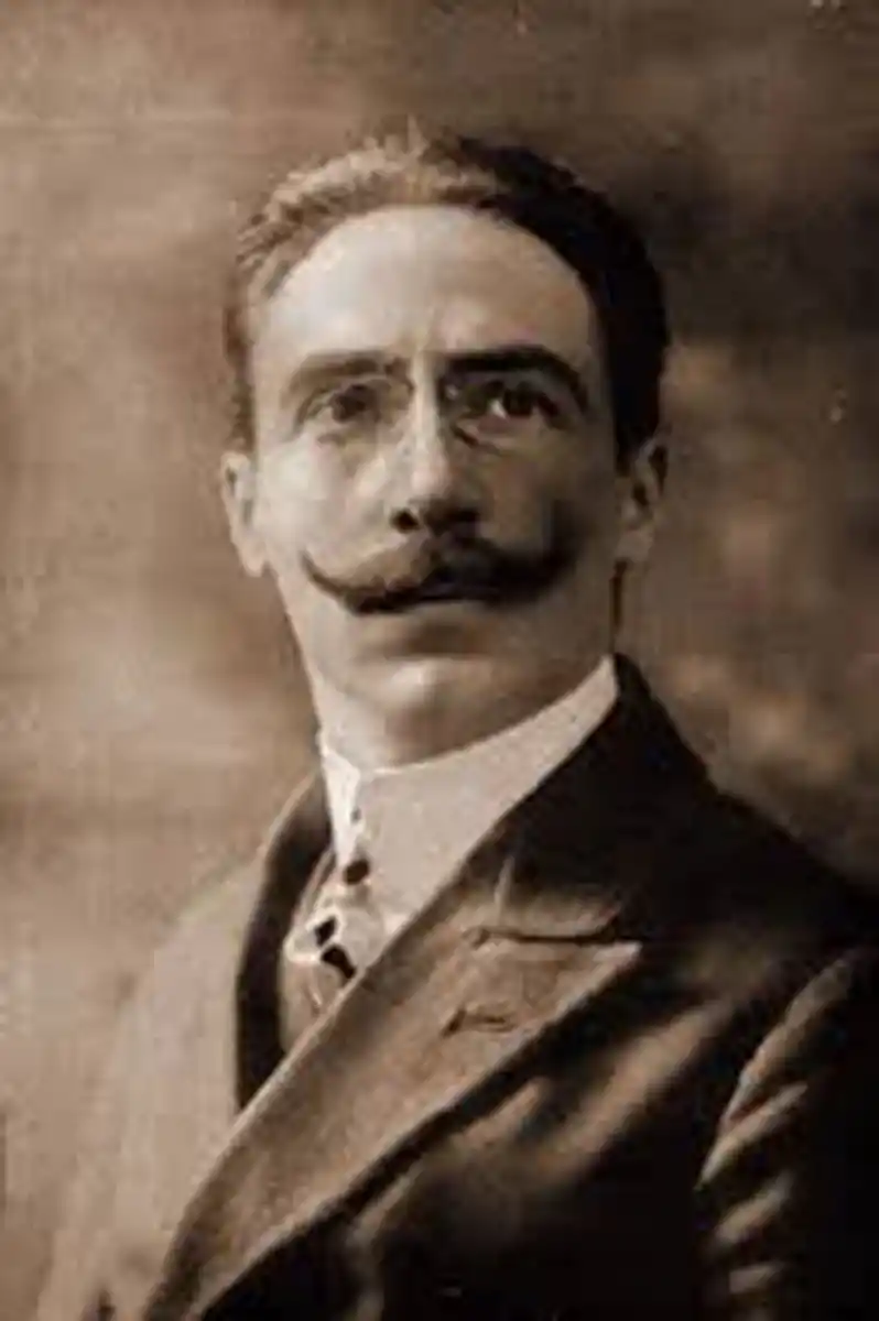 Seis detalles alrededor de la canción Aurora