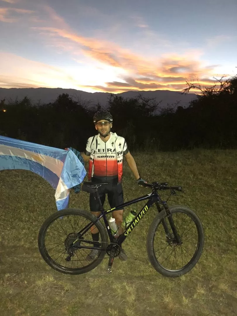 PURA FELICIDAD. Felipe comenzó la travesía a las 5 de la mañana y la concluyó cerca del anochecer en el cerro San Javier. 