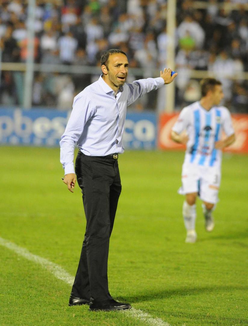 OTROS HISTÓRICOS Y DURADEROS. “El Vasco” Azconzábal dirigió entre 2014 y 2016. Ascendió y clasificó a la Libertadores.