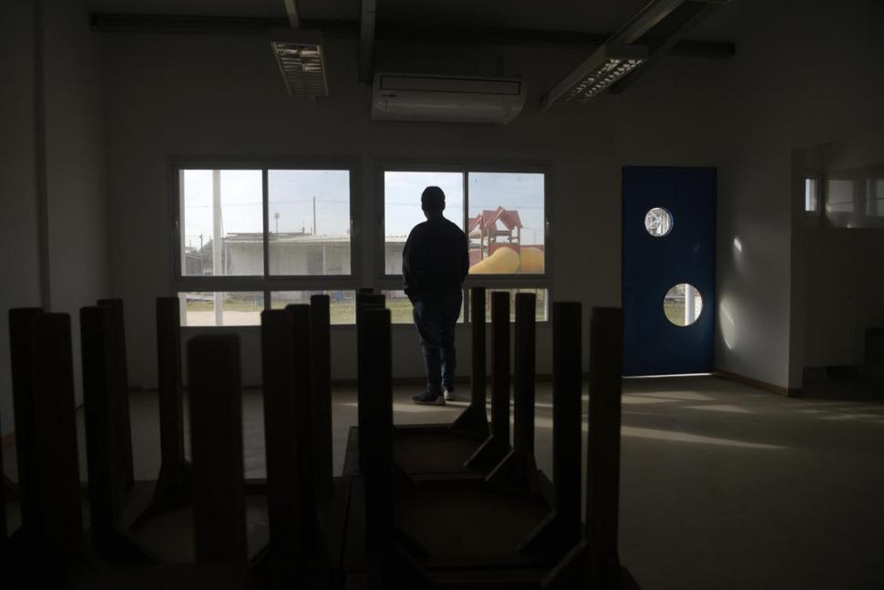 CUIDADORES. Serenos custodian las obras que están inconclusas. 