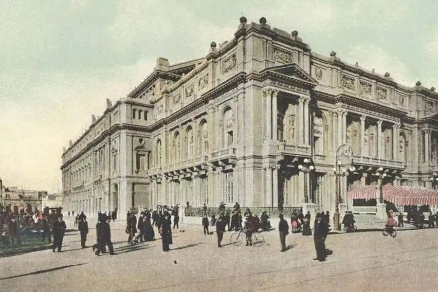 Seis detalles alrededor de la canción Aurora